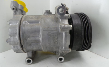 Renault Clio II BJ: 2005 Klimakompressor 8200037058, SD6V12 SANDEN